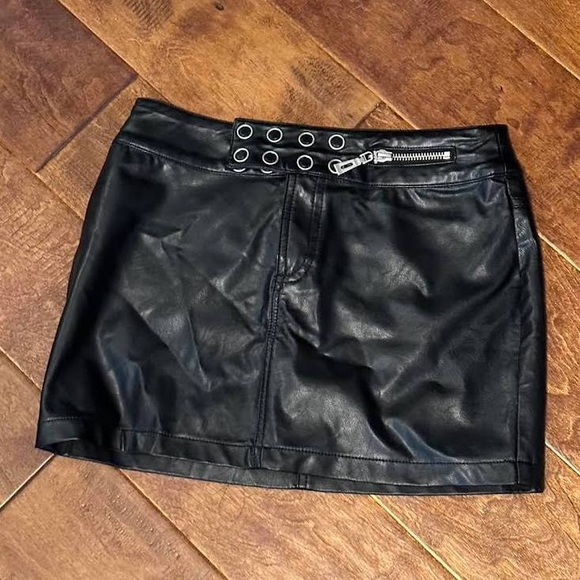 I.AM.GIA REIKA BLACK LEATHER MOTO MINI SKIRT Y2K GRUNGE - Picture 4 of 7